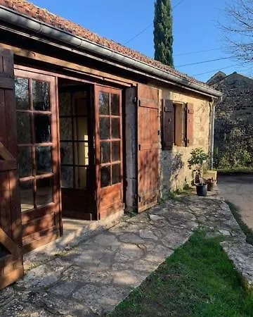 Holiday home A L'oree Des Vignes Sauveterre-la-Lemance